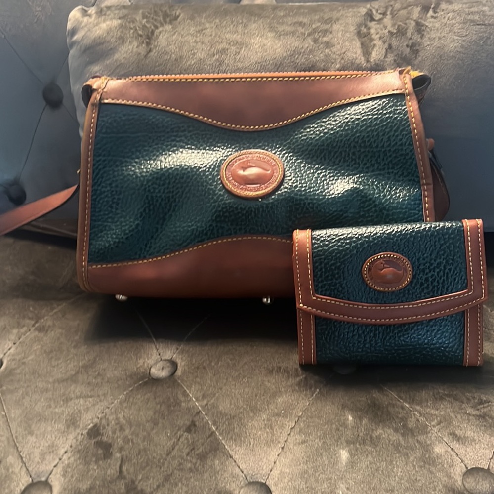 VINTAGE DOONEY & BOURKE CROSSBODY